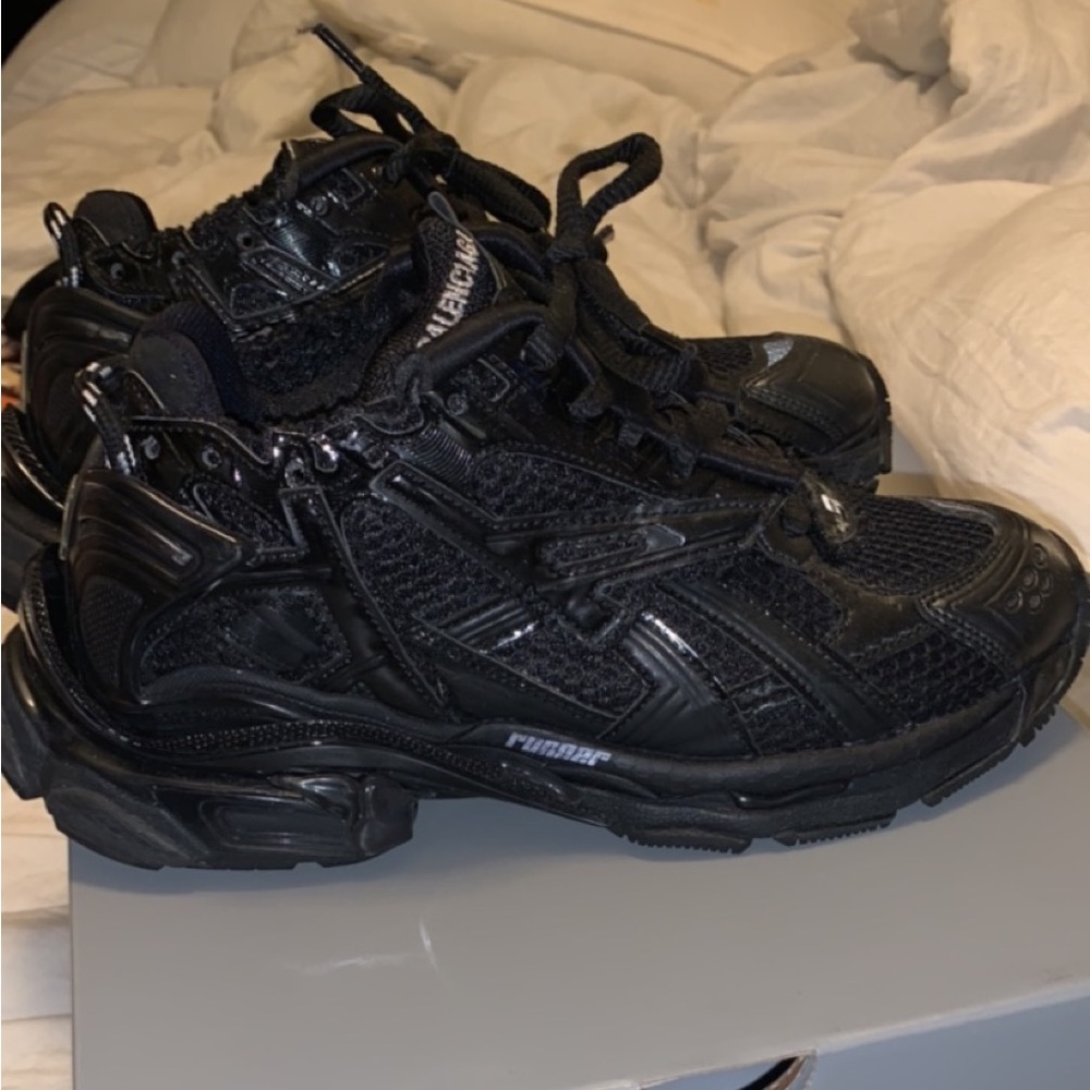 WOMEN'S RUNNER SNEAKER IN BLACK 37 - Picture 6 of 8